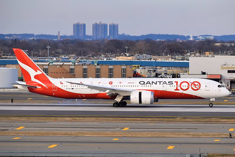 File:Qantas Boeing 787-9 Dreamliner VH-ZNJ (100th Anniversary livery) landing at JFK Airport.jpg