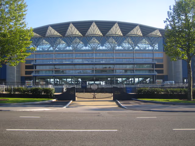 File:Ascot Racecourse - geograph.org.uk - 508597.jpg