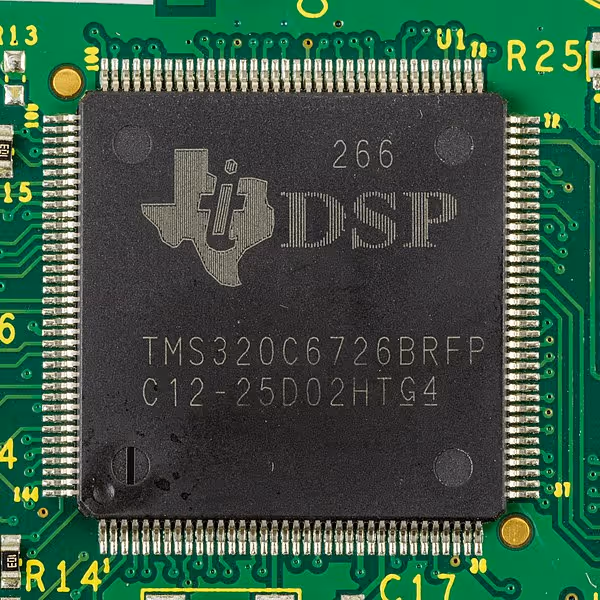 File:Extron DMP 128 - subboard 20-947-01LF - Texas Instruments TMS320C6726BRFP-6531.jpg