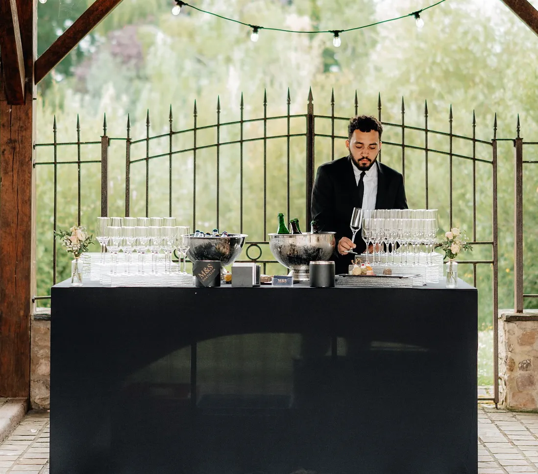 Cocktail d'entreprise servi par le traiteur