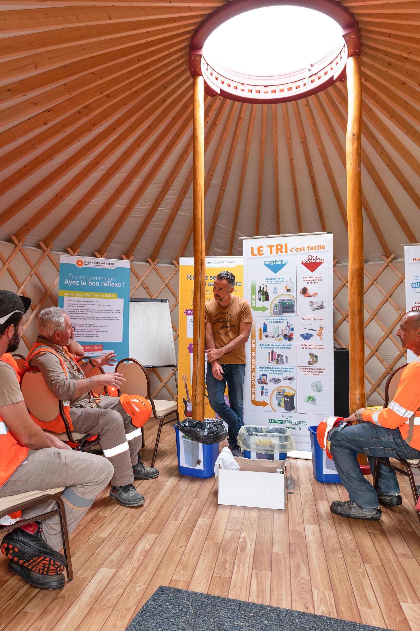 Atelier de travail en yourte au Domaine de Chatillon, séminaire d'entreprise près d'Angers