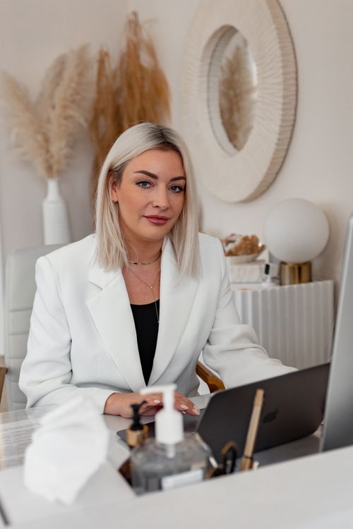 Maryna Sizova and Re:Pigment.Me team