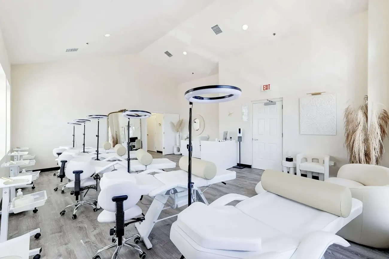 Clean and sterile PMU studio Re:Pigment.Me Sterling