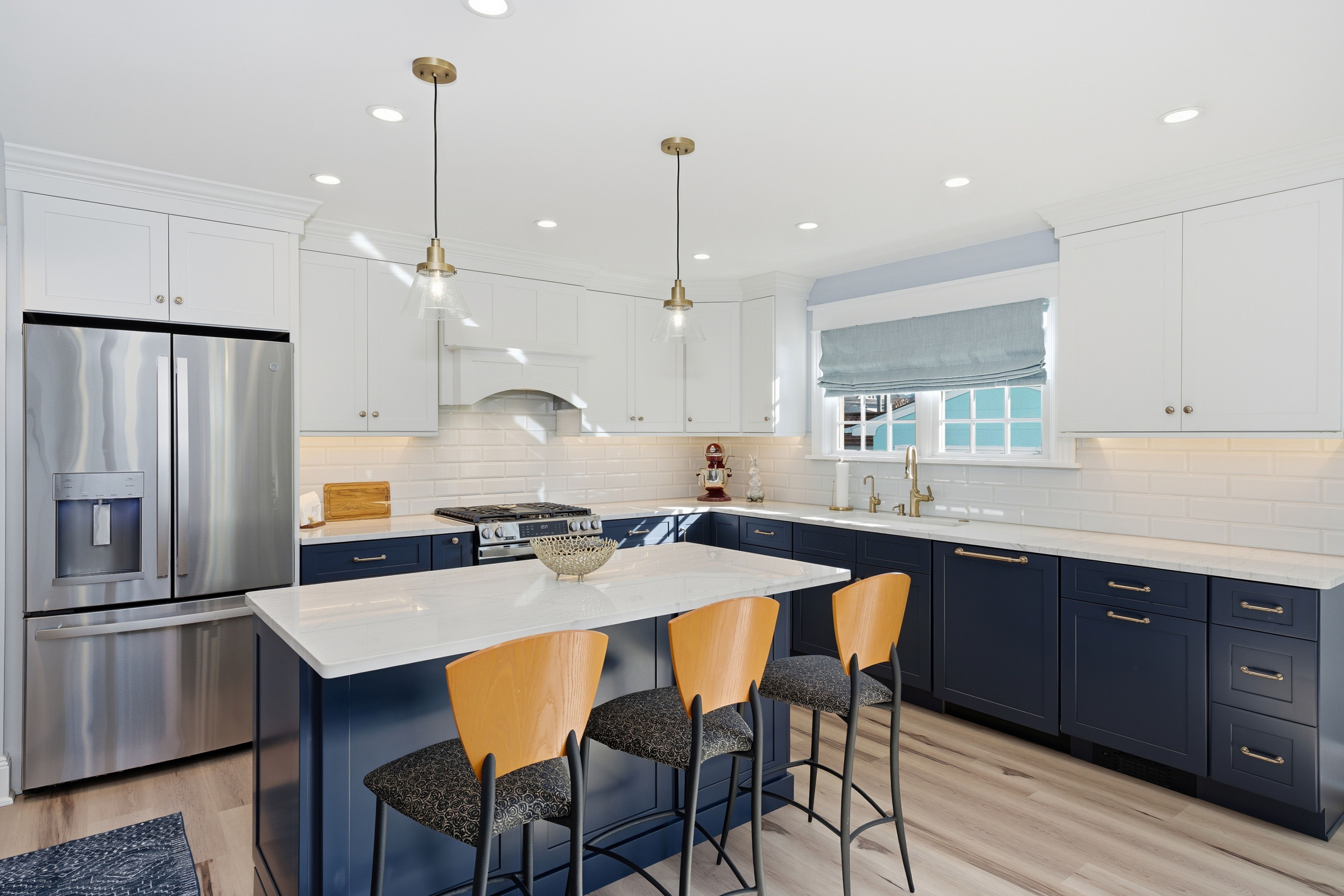 Blue & Wood: The Cabinet Combination Defining 2026