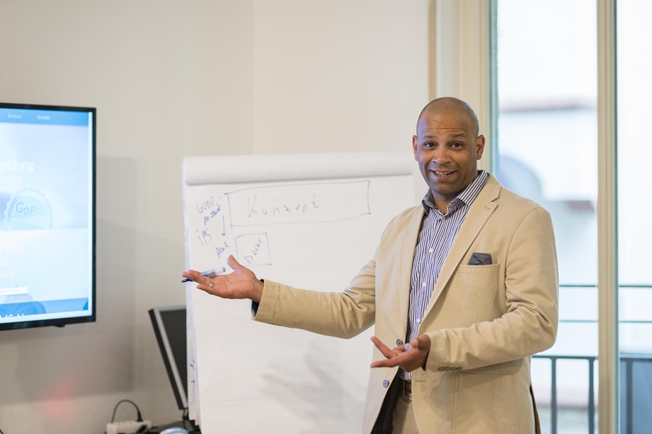  🚀 Warum Produktvertrieb bei komplexen Investitionen scheitert – und was du stattdessen tun solltest!