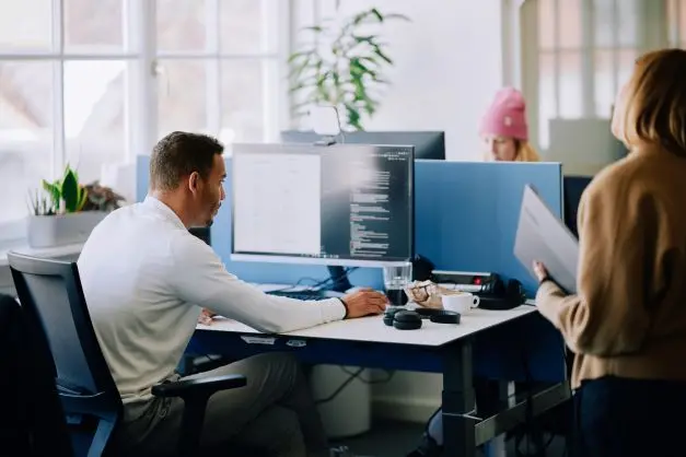 Konzentriert am Arbeitsplatz