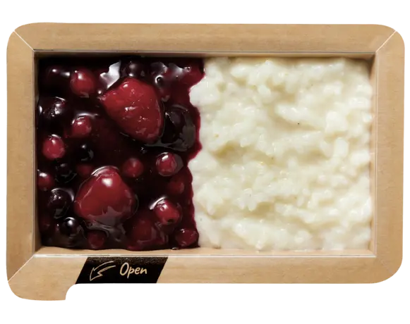 Milchreis mit roter Grütze aus Beeren und Sauerkirschen