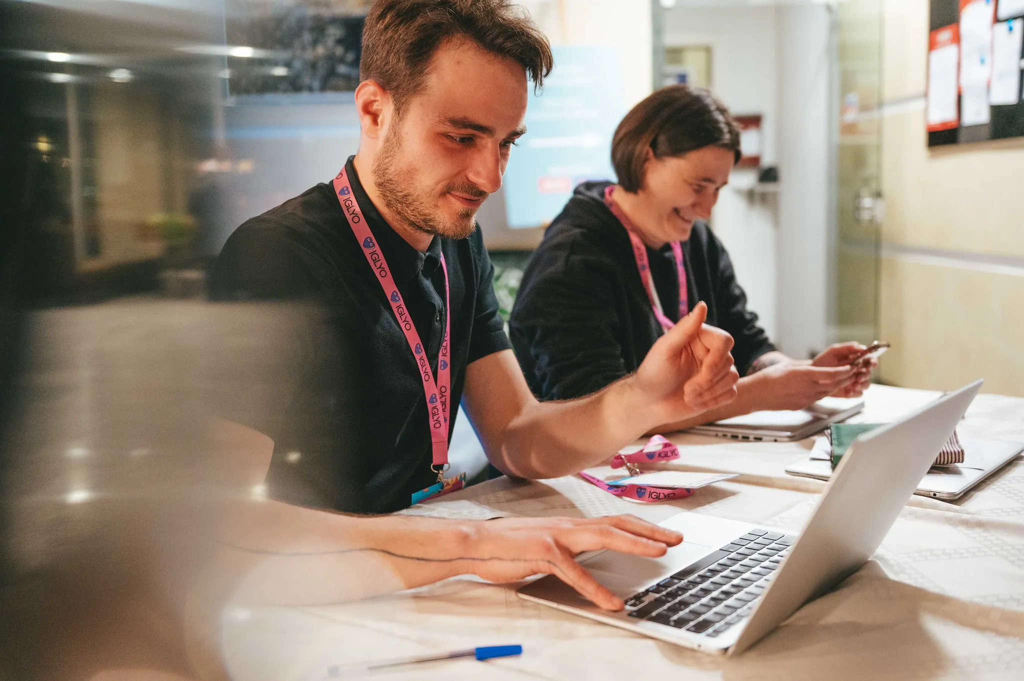 Picture of a Member at the registration desk of the Annual Members' Conference Brussels 2022.