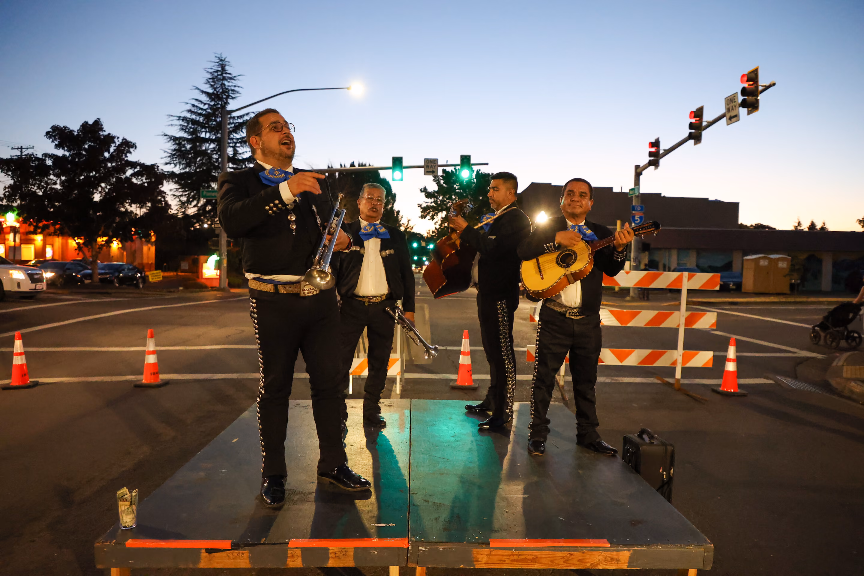 Mariachi at The Block Party - Springfield, Oregon 