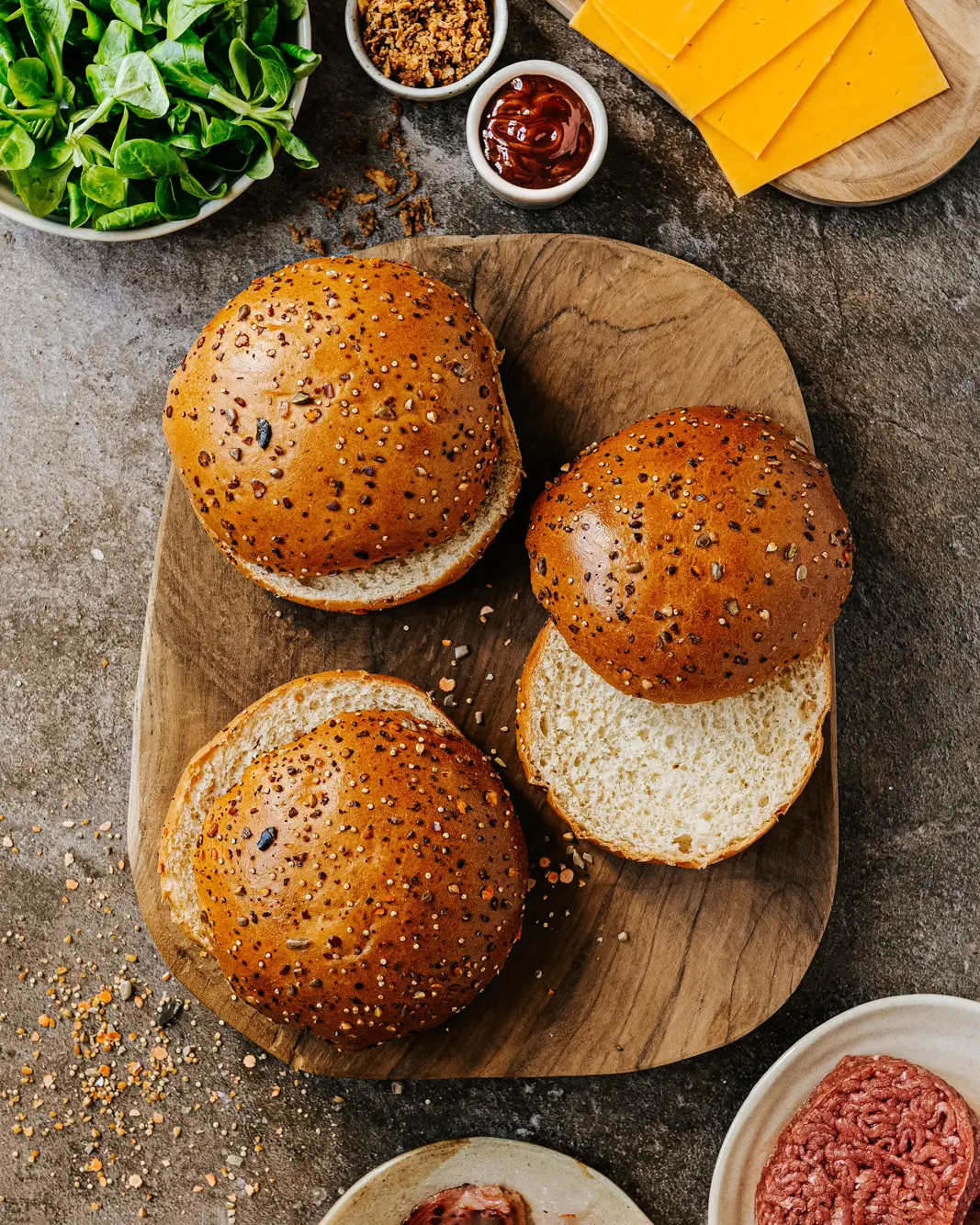 Ambiance culinaire des pains burger extra de Biofournil