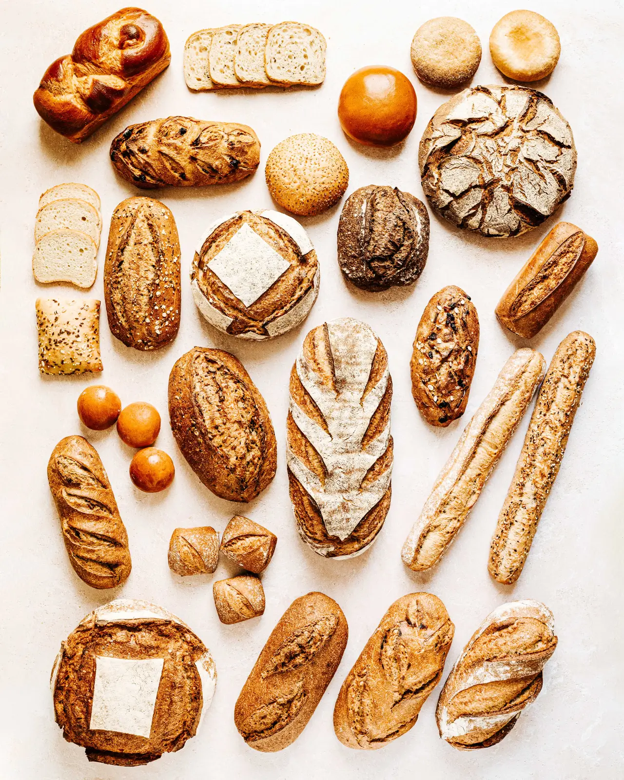 Photo d'ambiance produit bio pour Biofournil, présentation des principaux pains.