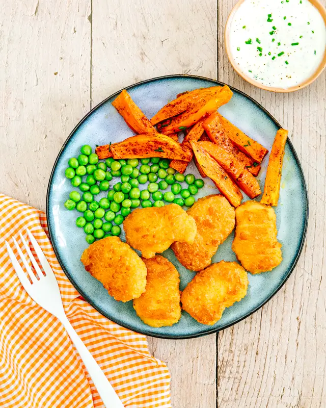Recette pour enfants, nuggets bio de Nature de France, petits pois et patate douce