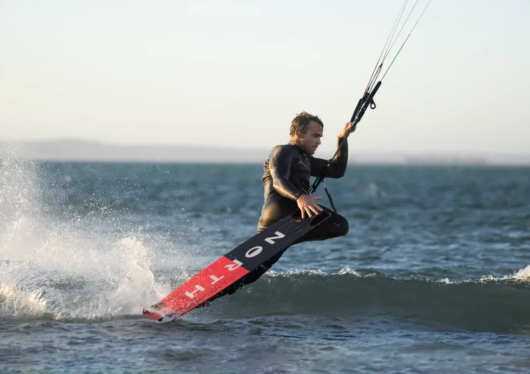 Kitesurfer in action on the water at Scheveningen - kitesurfing costs