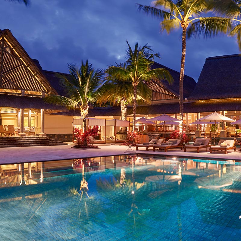 Restaurants surrounding the pool