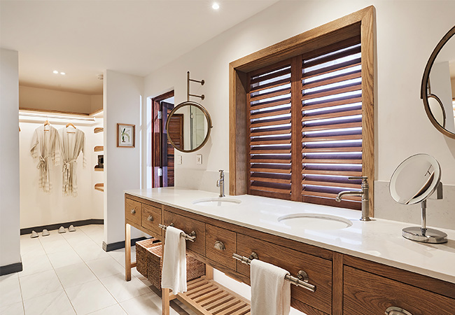 Senior Suite bathroom