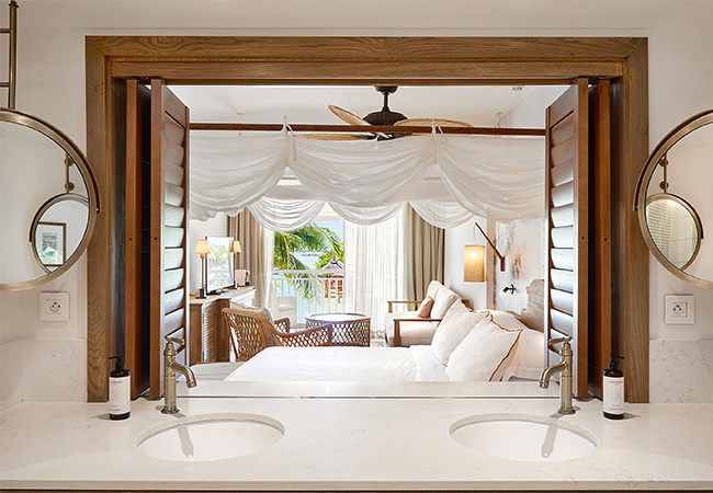 Junior Suite bathroom and bedroom