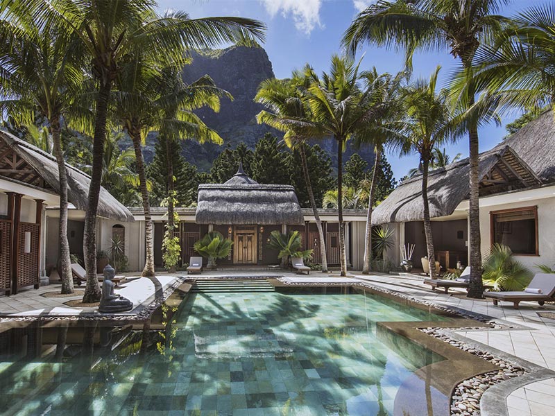 Spa pool at Dinarobin Beachcomber