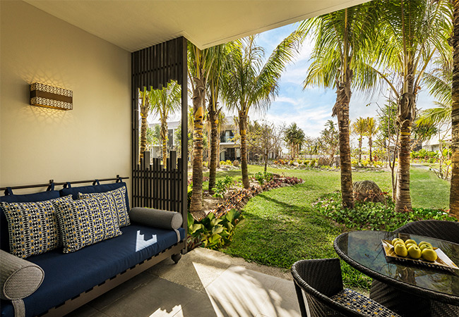 Deluxe Garden Room patio