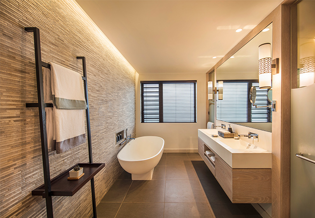 Premier Garden View Room bathroom