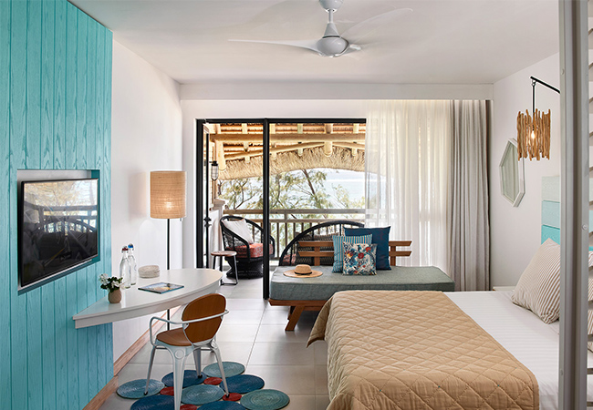 Deluxe Beachfront Room bedroom