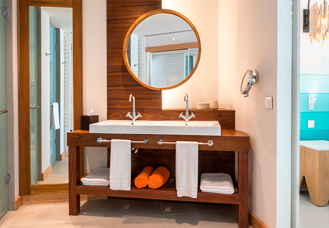 Deluxe Room bathroom