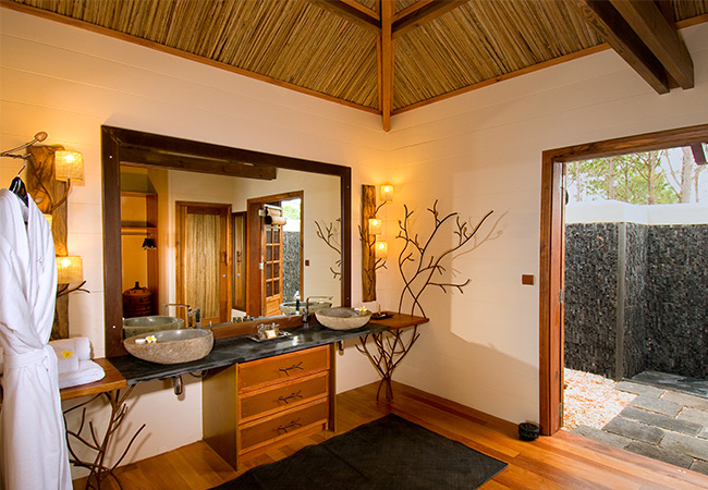 Piton Canot Room bathroom
