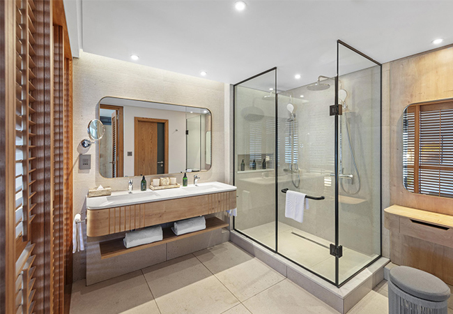 Bay View Room bathroom
