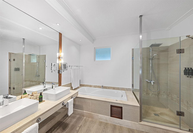 Rooftop Room bathroom