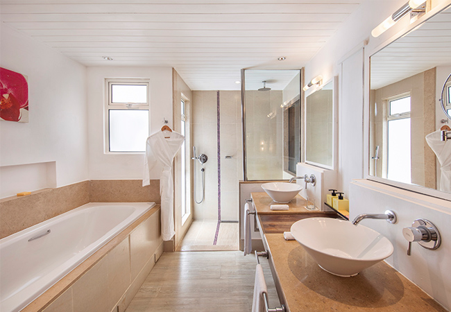 Beach Room bathroom
