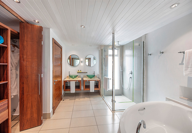 Tamassa Room bathroom