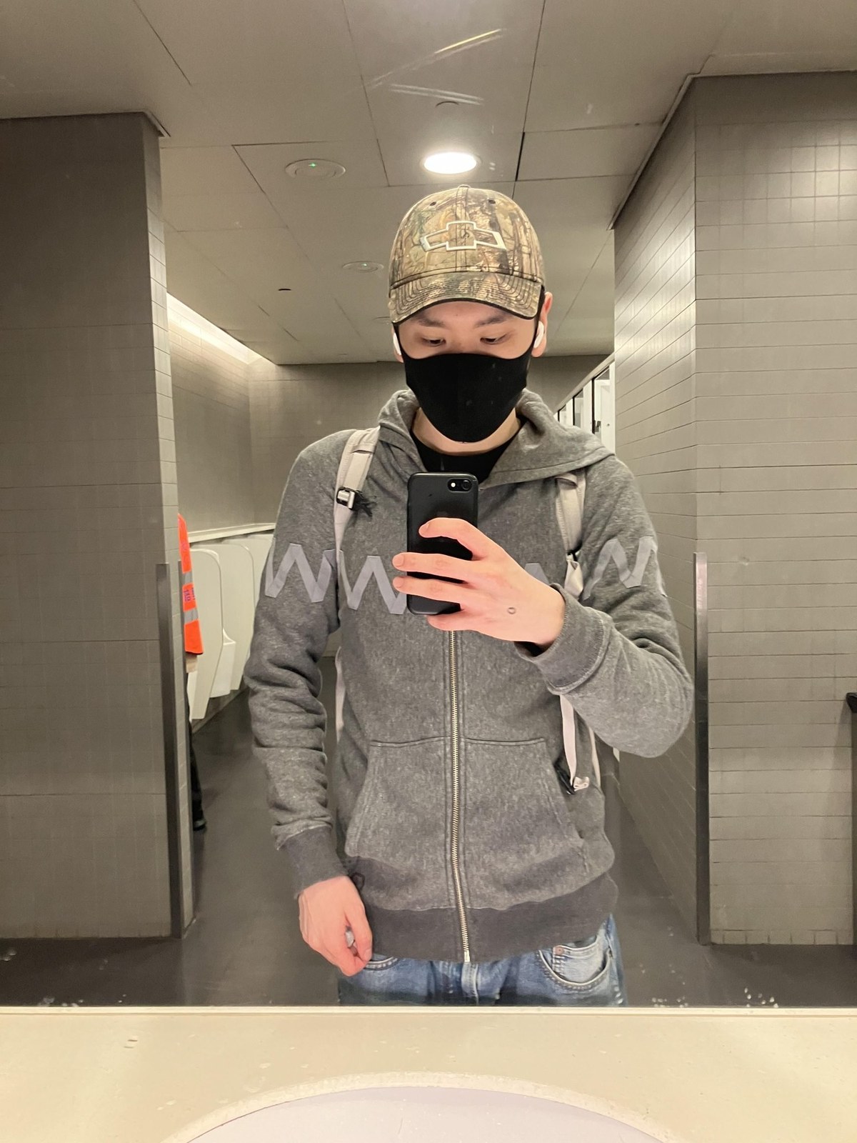 Shanghai Hongqiao Airport, me at the airport restroom, best place to take a profile pic