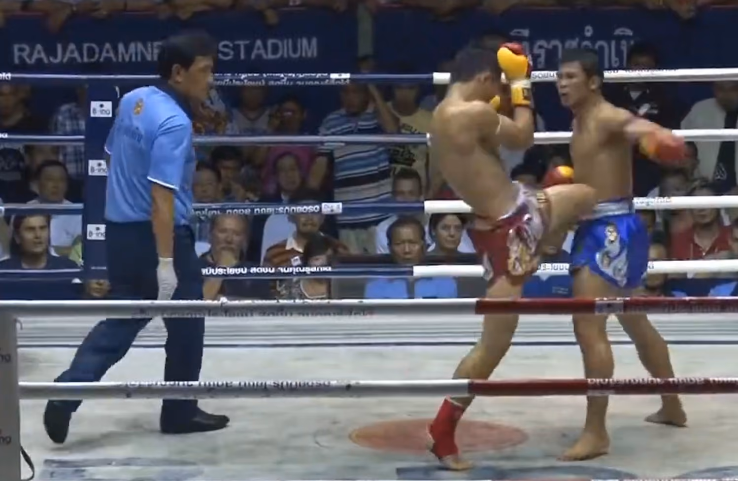 Petchboonchu FA Group knee kick