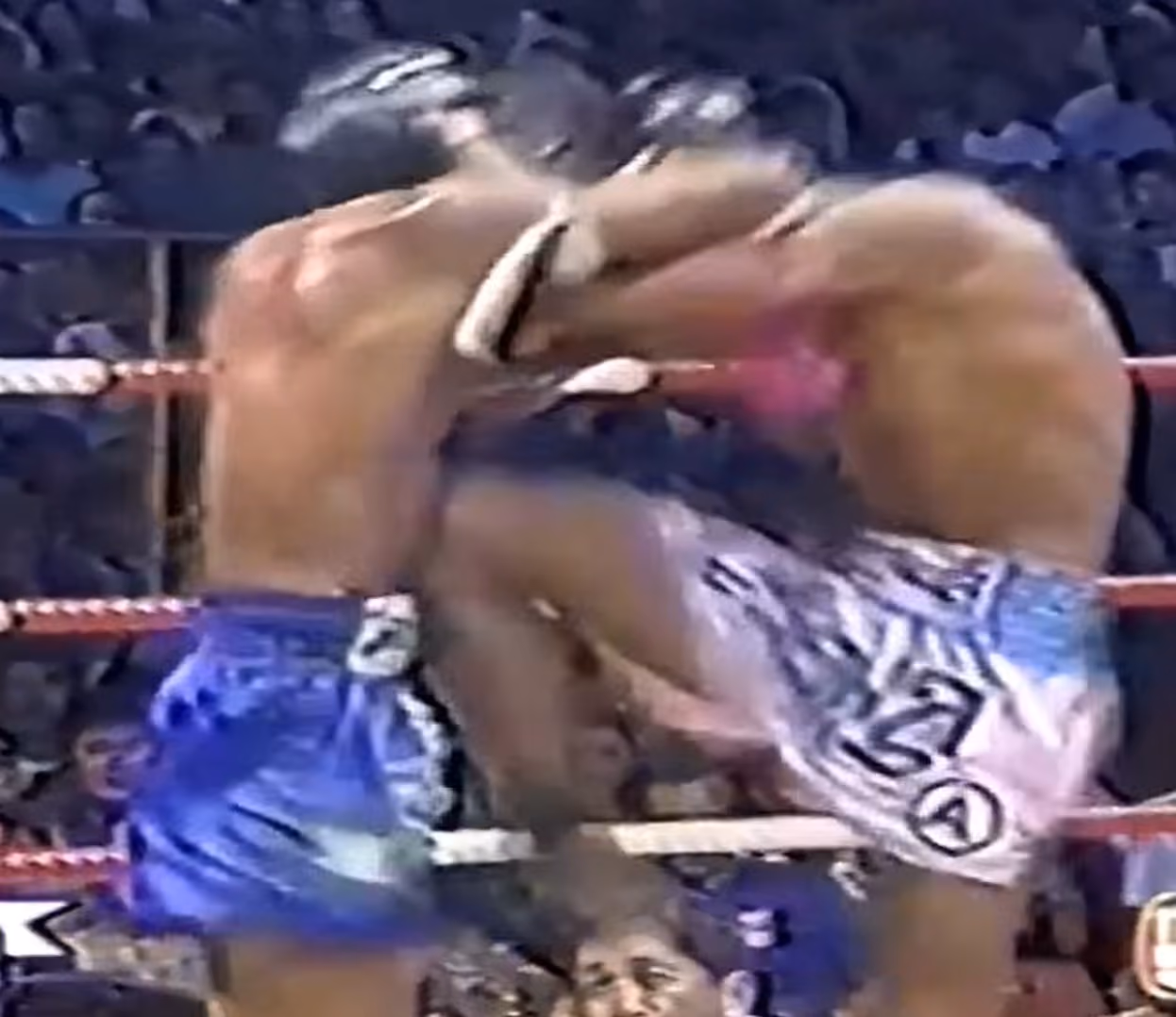 Lamnammoon Sor Sumalee knee strike
