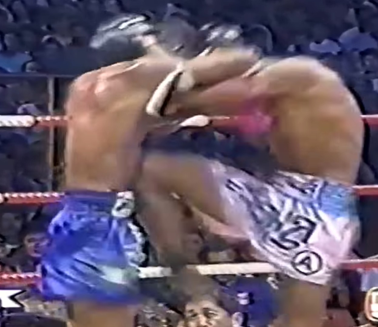 Lamnammoon Sor Sumalee knee strike