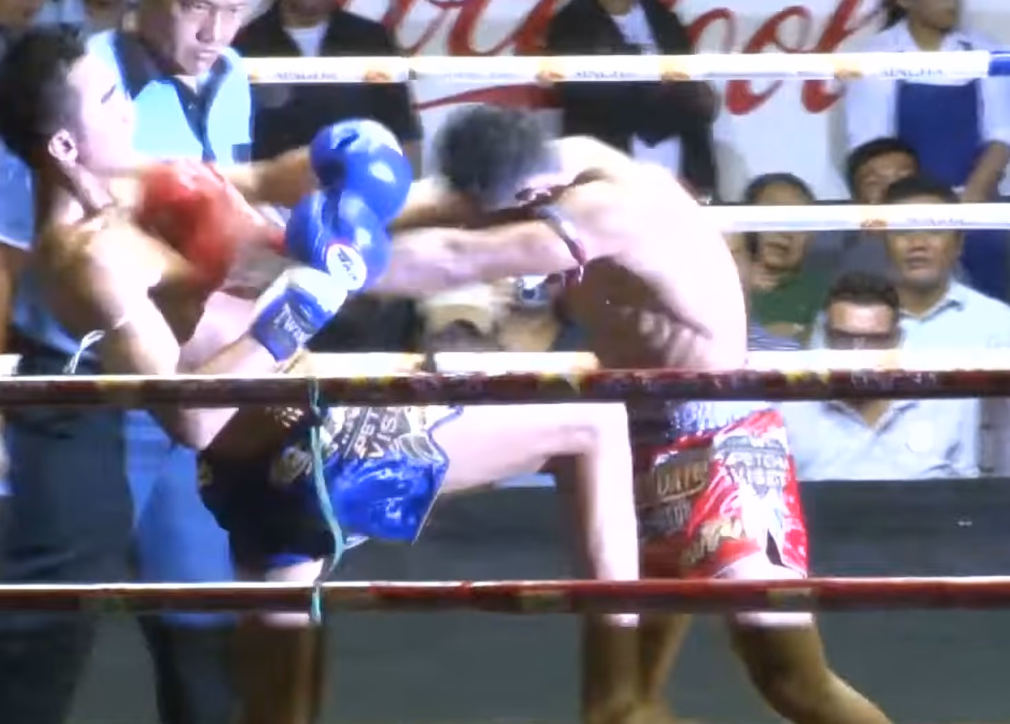 petchmorrakot knee strike