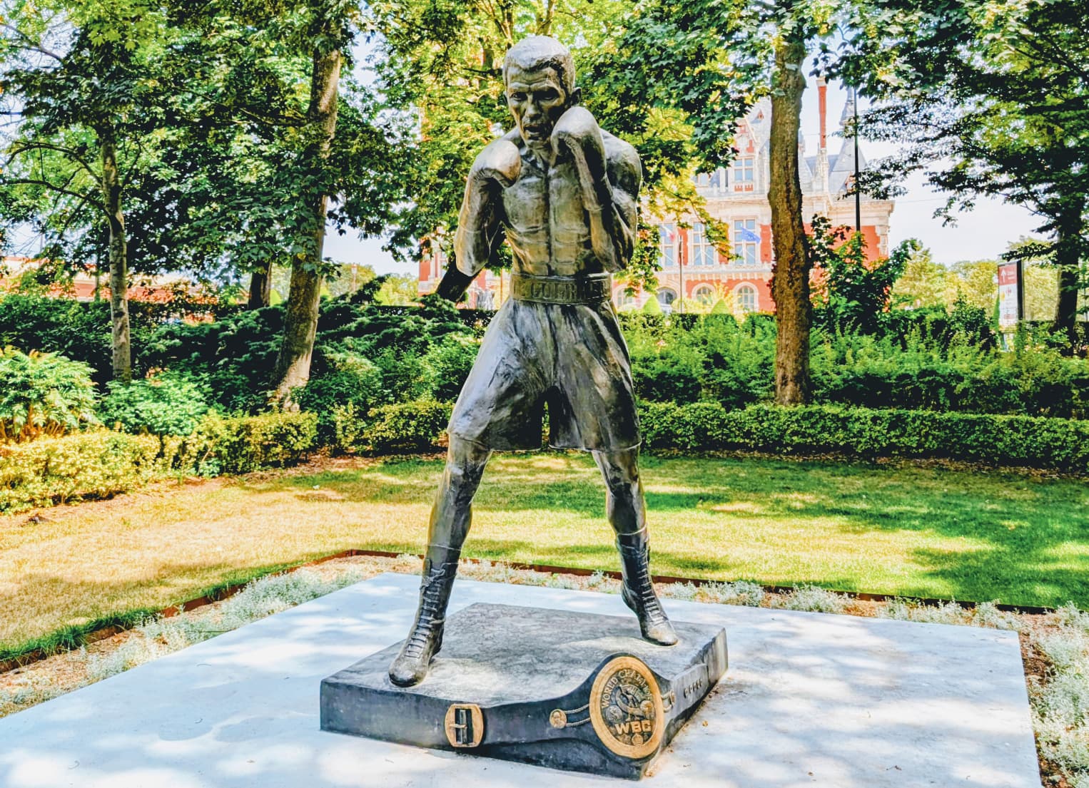 Monument to Thierry Jacob in Calais