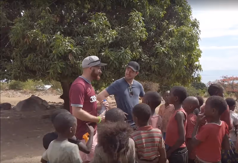 Novicell talking with children from the local village