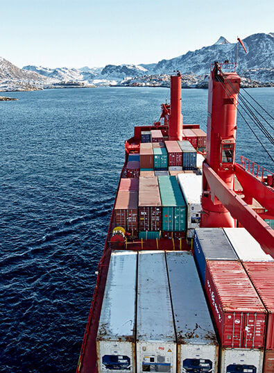 Portada de proyecto de rediseño web con seguimiento de barcos para Royal Arctic Line