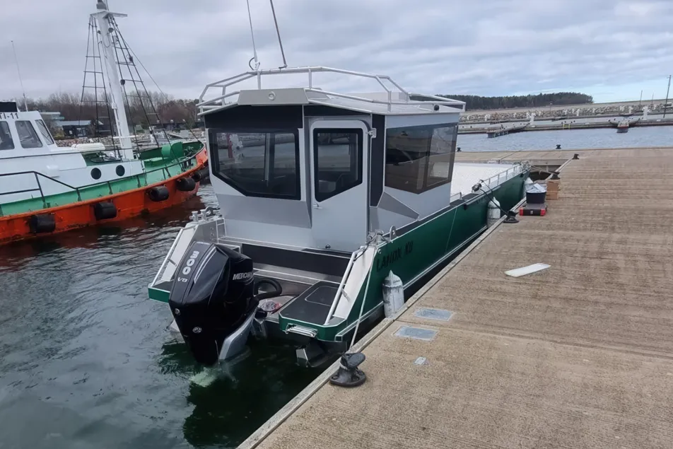 LandX X9 boat stern