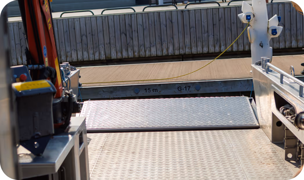 LANDX-X9 front ramp workboat
