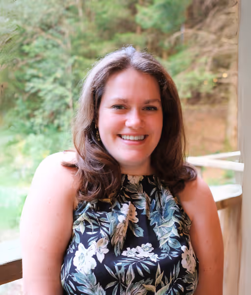 Photo of Julie Bressot, Nutchel's Growth Marketing Manager, who writes about solo trip, weekend with friends, food and the Alsace region