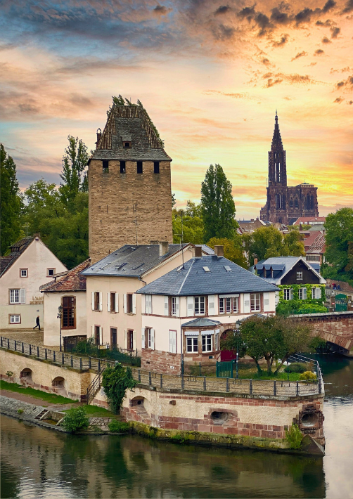 Der Blick auf den Fluss Ill in Straßburg, ein großartiger Ort, um das Alsace mit Kindern zu entdecken
