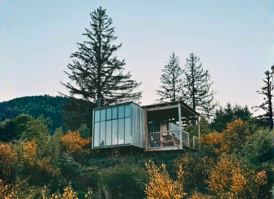 One of the Nutchel Cosy Cabins, ideal for last-minute holidays with a promo at Nutchel