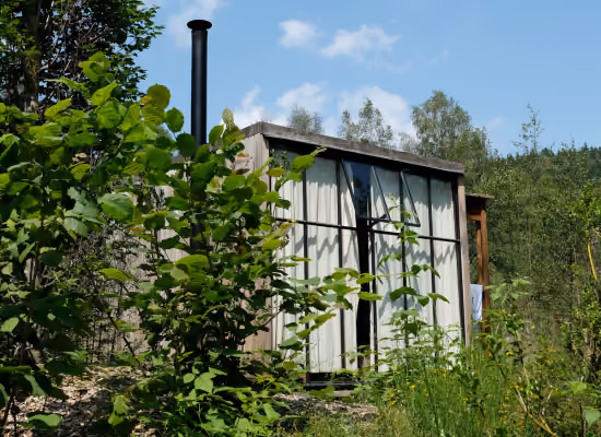 The outside of a Sweet Premium cabin, a tiny house near Paris
