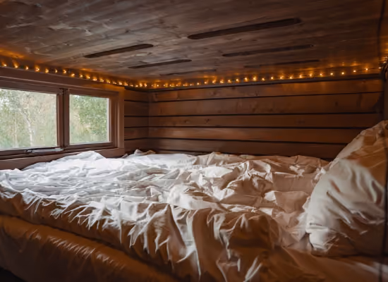 Het queensize bed van een Cosy Cabin