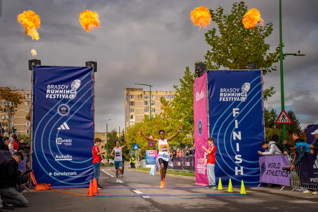 Recorduri istorice la Brașov: Khairi Bejiga (26:54) stabilește cel mai bun timp U20 al anului, iar Maxime Chaumeton devine primul sud-african sub 27 de minute pe șosea, în cursa tRUNsylvania International 10K