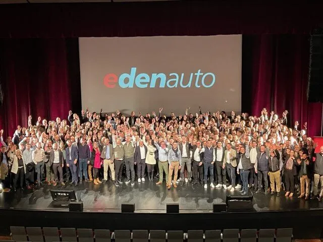 photo de groupe des collaborateurs des concessions automobile eden auto