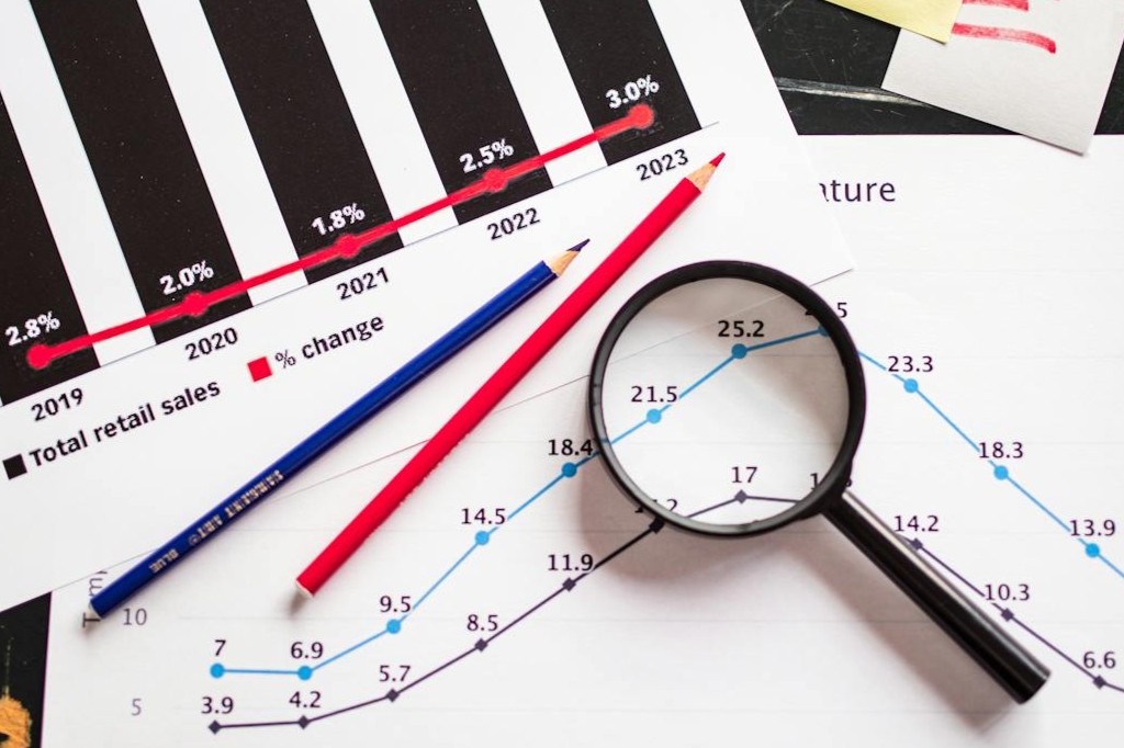 Broadly speaking, you can group U.S. banks into three practical categories: large banks, regional banks, and online banks.
