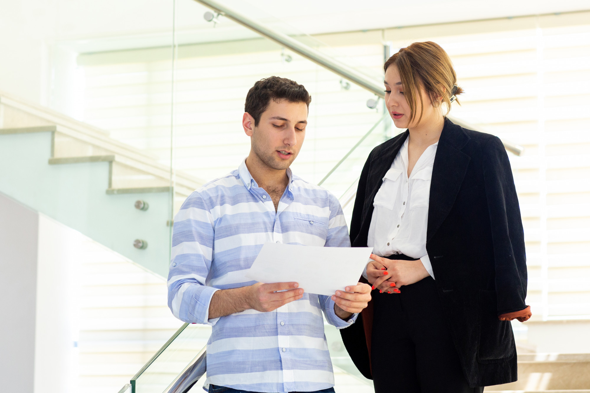 En la relación entre el contratante y contratista, este último asume una mayor carga fiscal directa.