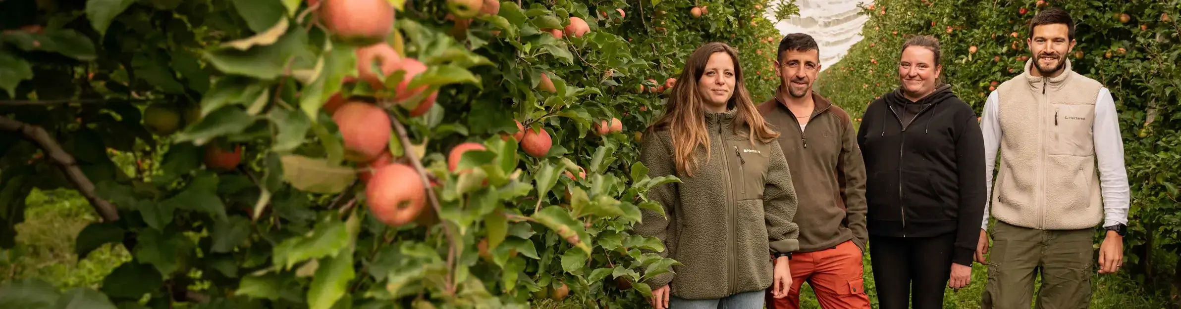 Investir dans la terre agricole - photos arboriculteurs et équipe Hectarea